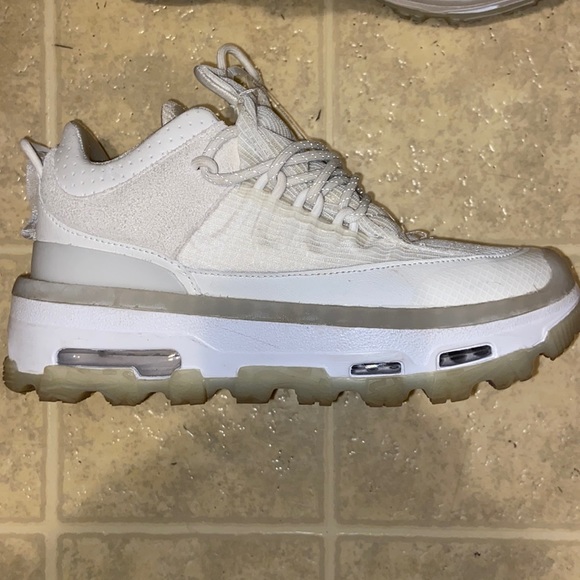 Air Jordan Mae - Picture 2 of 3